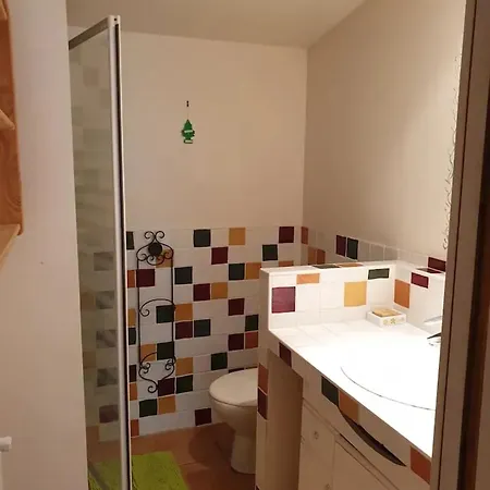 Maison Accueillante Avec Piscine Partagee A +