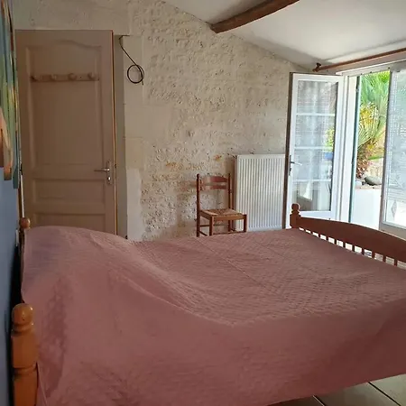 Maison Accueillante Avec Piscine Partagee A + Meursac