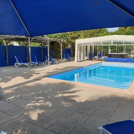 Maison Accueillante Avec Piscine Partagee A + Holiday home Meursac