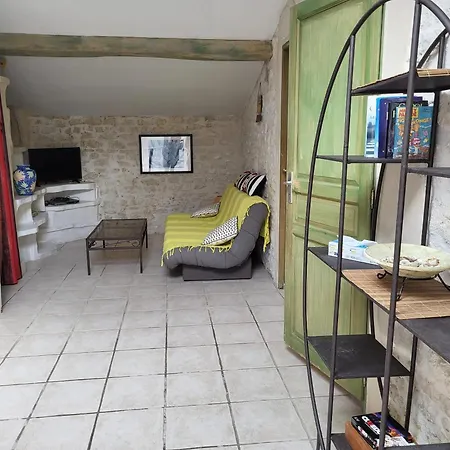 Holiday home Maison Accueillante Avec Piscine Partagee A + Meursac