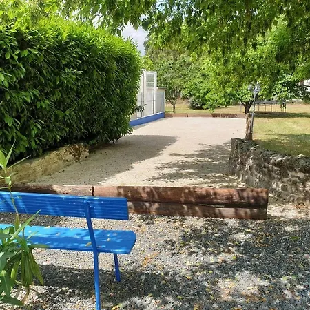 Holiday home Maison Accueillante Avec Piscine Partagee A + Meursac