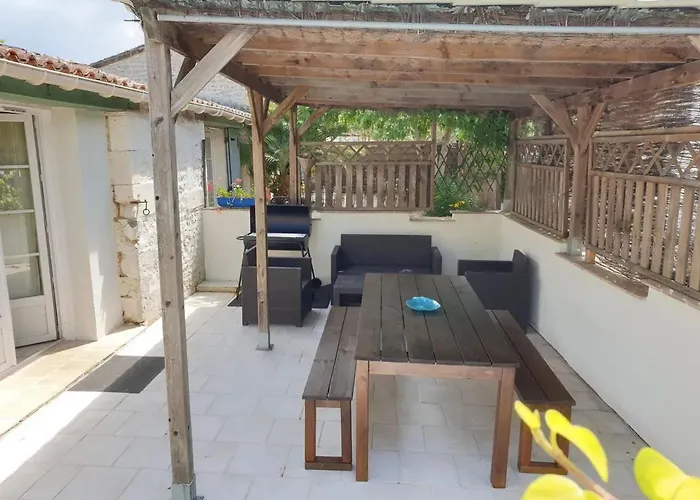 Vakantiehuis Maison Accueillante Avec Piscine A + *