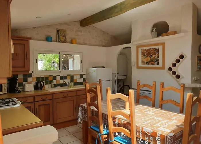 Vakantiehuis Maison Accueillante Avec Piscine A + *