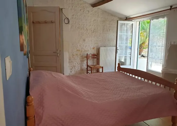 Maison Accueillante Avec Piscine A + Meursac